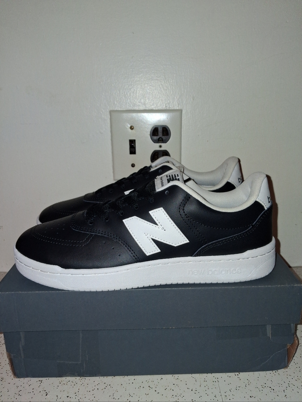 SIZE 9.5M, 11W - NEW BALANCE BB80. BLACK/WHITE.  BRAND NEW IN BOX.